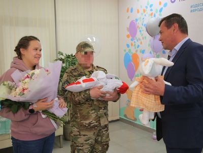 Мобилизованный коломенец приехал на выписку новорожденной дочери